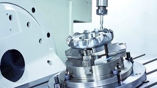 Mit den 3+2-Achs-Bearbeitungszentren der U-Serie können sich Anwender dank Siemens-CNC viele zeitaufwändige Umspannvorgänge sparen. Dies ergibt eine deutlich erhöhte Spanzeit und reduzierte Bearbeitungsdauer. Bild: Siemens (Archiv: Vogel Business Media)