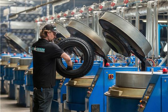 Aus für den Reifenrunderneuerer Reifen Hinghaus, der den Altreifen von King Meiler in bester Qualität ein zweites Leben eingehaucht hat. Das Unternehmen hat jetzt die Insolvenz angemeldet. Billigimporte und fehlende Unterstützung der Politik haben dazu geführt ...(Bild:  King Meiler)