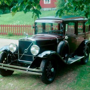 Mit der Einführung der Sechszylinderserie PV 650 1929 hatte Volvo ein adäquates Modell, um am lukrativen Taximarkt konkurrieren zu können. Die TR-670-Serie wurde im Februar 1930 eingeführt. Der Radstand wurde auf 3.100 mm verlängert und machte aus dem Pkw einen Siebensitzer mit zwei klappbaren Notsitzen im Passagierraum.(Bild:  Volvo)
