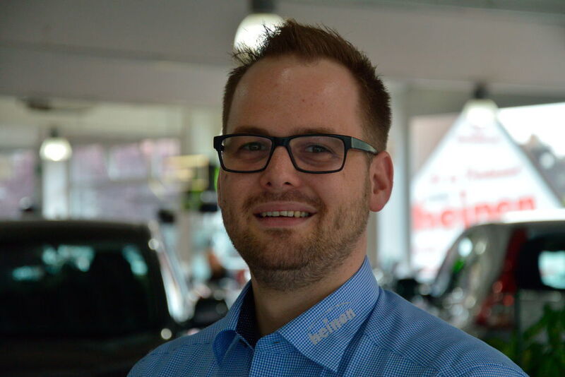 Der Marketingverantwortliche von Motor Center Heinen, Jens Ahrens, hat ein Jahr lang an der neuen Webseite getüftelt. (Achter)