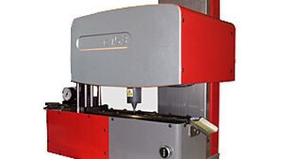Markiersystem für erhabene Prägung mit Schildmagazin und Zuführung. (Bild: Sic-Wostor Markiersysteme)
