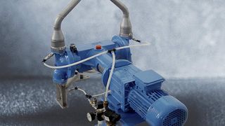 Pulverpumpe mit Y-Pulverleitungen  (Bild: Abel)