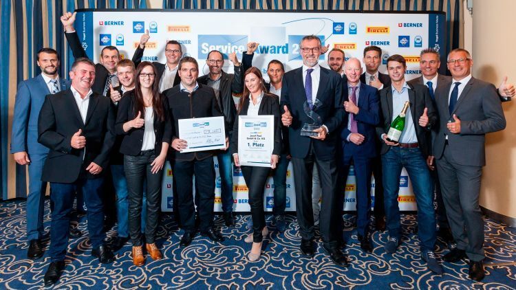 Auf Platz eins des Service Awards 2015 in der Kategorie Nfz: das Serviceteam der Josef Paul GmbH in Passau. (Bild: Stefan Bausewein)