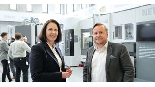 Cornelia Braun, Senior Vice President Global Human Resources der Chiron Group, und Samuel Vuadens, Geschäftsführer von Chiron Swiss, am diesjährigen Open House in Tuttlingen. (Bild: Nastassja Neumaier, VCG)
