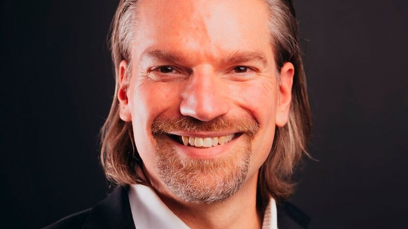 „Unser Ansatz ist es, über die Detektion zur Prävention und zur Abwehr zu kommen, und zwar so, dass es keine Unterbrechung im Betrieb gibt“, erklärt Mirco Kloss, Business Development Director DACH bei TX-One. (Bild:  TX One)