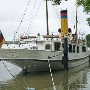 Das Traditionsschiff Prinz Heinrich fährt klassisch nur mit Energie aus dem Dampfkessel, das Manövrieren unterstützt aber ein elektrisches Antriebssystem von Baumüller.