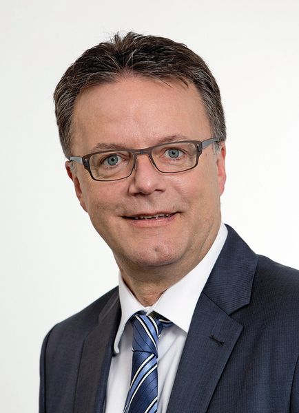 Heinz Eisenbeiss, bei Siemens Messestandleiter auf der SPS IPC Drives 2014: „Mit Blick auf die Zukunft der Antriebstechnik ist für uns Effizienz ein zentrales Thema. Vor allem richten wir den Fokus auf Energieeffizienz.“ (Bild: Siemens)