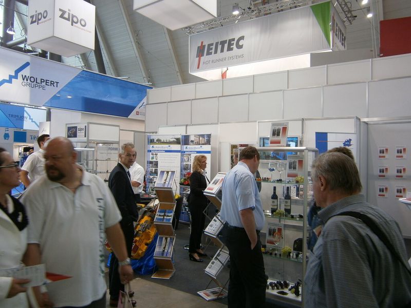 Und ab hier erleben Sie immer wieder, was es sonst noch so auf der Premiere der Moulding Expo zu erleben gab. Mit dabei sind ein Trabi, ein BMW i8, diverser Boliden der Formula Student, ein Rennsimulator, Bauteile, Werkzeugmaschinen und vieles Mehr...die Moulding Expo hat gemäß den Aussagen der Initiatoren ihr Versprechen erfüllt, der Branche eine neue, optimierte Präsentationsplattform zu bieten. (Bild: Königsreuther)