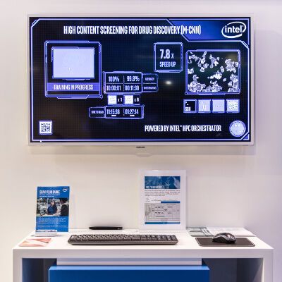 KI-gestütztes Modell zur Medikamenten-Wirkstoffsuche auf Basis eines neuen Intel Xeon Phi Prozessors auf der ISC 17. Der Chiphersteller Intel verlegt sich zunehmend auf die Entwicklung von KI-Technologien. Neue Hardware sowie die Investition in drei weitere KI-Startups festigen den eingeschlagenen Kurs. KI-gestütztes Modell zur Medikamenten-Wirkstoffsuche auf Basis eines neuen Intel Xeon Phi Prozessors auf der ISC 17. Der Chiphersteller Intel verlegt sich zunehmend auf die Entwicklung von KI-Technologien. Neue Hardware sowie die Investition in drei weitere KI-Startups festigen den eingeschlagenen Kurs.