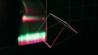 Schwebendes Hologramm: Ein Laser bewegt ein Aerosol schnell durch den Raum. Der zweite Laser beleuchtet das Aerosol. So entsteht das Bild einer schwebenden Figur.  (Brigham Young University)