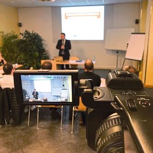 Durant un enregistrement en «live» dans une salle de cours classique.(Source :  FSRM)