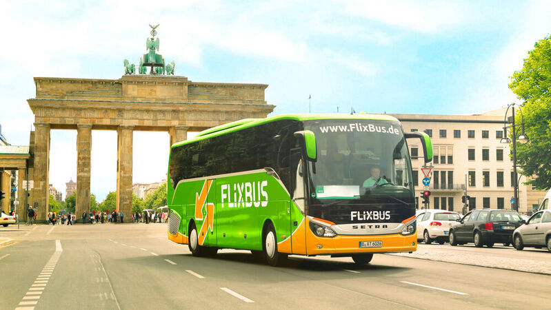 2020 haben Fernbusanbieter wie Flixbus zwischenzeichtlich ihren Betrieb eingestellt: Entsprechend sind auch die Fahrgastzahlen gesunken.