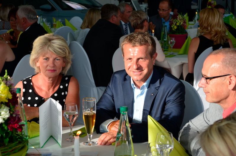 Unter den Gästen war auch der Präsident des Skoda-Händlerverbands und frisch gewählter Präsident des Kfz-Gewerbes Sachsen-Anhalt, Thomas Peckruhn mit Gattin. (Bild: Grimm/»kfz-betrieb«)