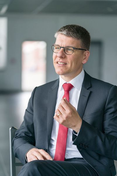 Dr. Jochen Kress, Mitglied der Geschäftsleitung der Mapal Dr. Kress KG, Aalen: „Es reicht nicht mehr, das beste Werkzeug zu liefern. Zum Werkzeug gehören heute Dienstleistungen wie das Toolmanagement sowie die korrespondierenden Daten.“ (Mapal)