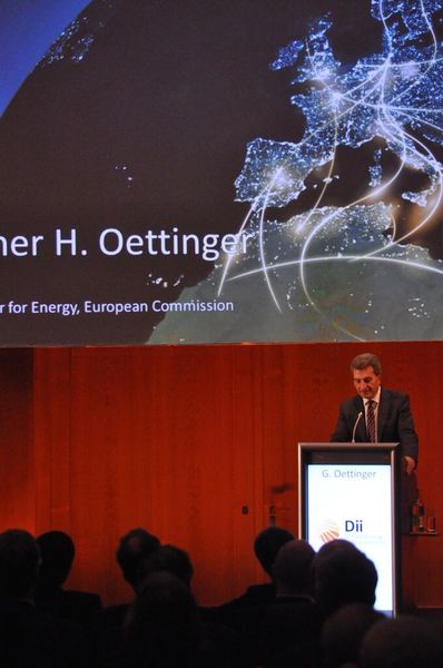 Der EU-Kommissar für Energie Günther Oettinger sieht eine erhebliche strategische Bedeutung für das Desertec-Projekt in Europa. (Bild: Isenburg)