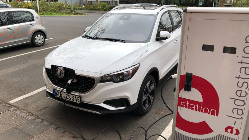 Das Auto kommt mit 105 kW/143 PS.  (Bild: Wehner)