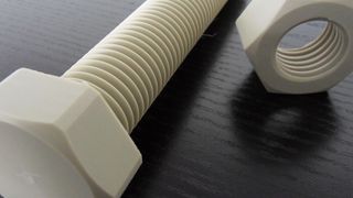 Duboschweitzer bietet Schrauben und Muttern aus den Werkstoffen PEEK und PVDF an. (Bild: Duboschweitzer)