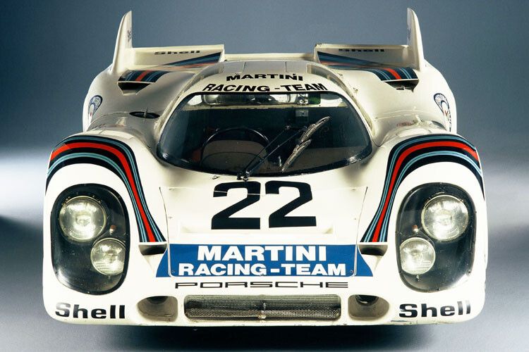 Schon in den 1980er Jahren gab es Porsche-Renner im Martini-Look wie hier den mehrfachen Le-Mans-Sieger Porsche 962. (Foto: Porsche)