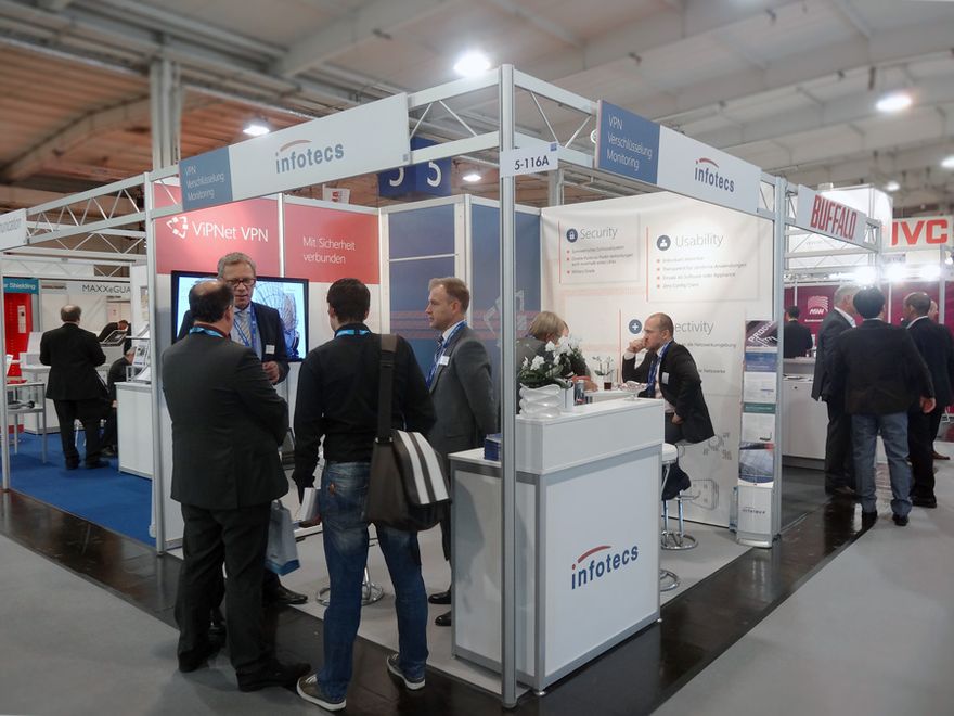 01_SecurityEssen2014_Kundengespraeche_am_Infotecs_Messestand ()