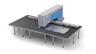 Konfigurierbar und effizient: Die Stanzmaschinen XT von Euromac arbeiten wahlweise elektrisch, hydraulisch oder hybrid angebtrieben.  (Euromac)