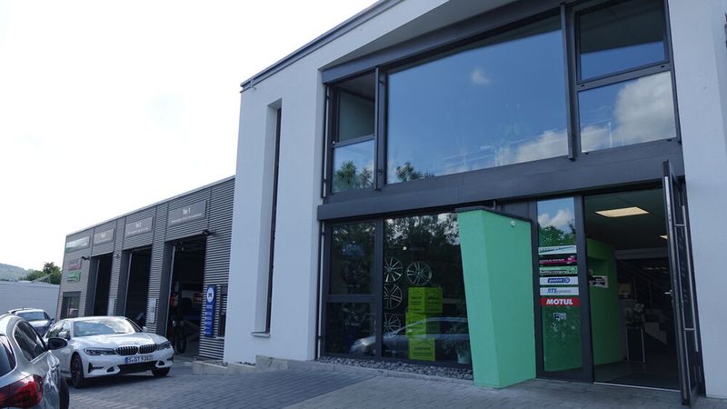 Das Kundenzentrum präsentiert sich optisch ebenfalls ansprechend. (Bild: Schreiner/»kfz-betrieb«)