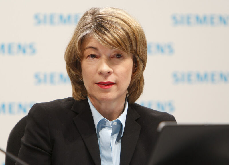 Auch Siemens-Einkaufsvorstand Barbara Kux greift schnell durch: Im April 2009 wird die Beschaffung umstrukturiert, die Zahl der Zulieferer sinkt um 20 %. (Bild: Siemens)