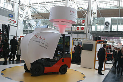 Staplersimulator am Toyota-Stand. (Archiv: Vogel Business Media)