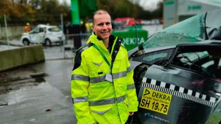 Patschnass, aber hochzufrieden: Der Unfallforscher Marcus Egelhaaf von Dekra koordinierte das Projekt mit Elektrofahrzeugen in Neumünster. (Bild: Ottmar Holz/»kfz-betrieb)