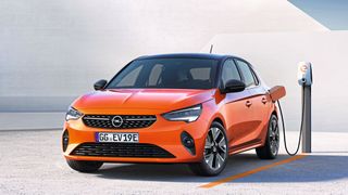 Der Opel Corsa war im August 2023 der meisverkaufte Kleinwagen in Deutschland. Dazu beigetragen hat sicher auch die E-Variante des Rüsselsheimers. (Bild: Opel)