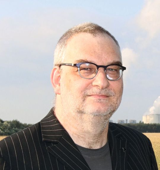 Guido Körber spricht in seiner Keynote über Disruption - oder warum wir erst hinterher sehen, dass wir es vorher hätten wissen können!(Bild:  Code Mercenaries)
