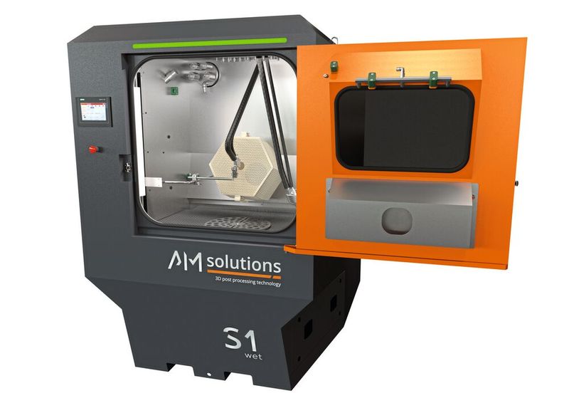 Ob Einzelteil- oder Chargenbearbeitung von Werkstücken aus Metall und Kunststoff, die Allrounderin S1 Wet passt sich mit zahlreichen Ausstattungsvarianten an die jeweiligen Anforderungen an. (Bild: Rösler)