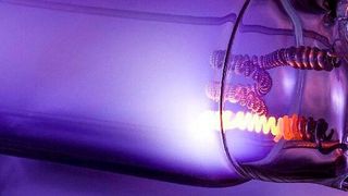 UV-A-Licht kann effektiv im Kampf gegen Schmutz, Viren und Bakterien oder Schadstoffe angewendet werden. Macht man das richtig, wie das Unternehmen Airodoctor mit seinen Luftreinigern, kann man viel erreichen. Hier ein Bisschen Theorie und Praxis. (Bild: P. Radinger)