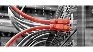 Zum Pensando-Angebot gehört eine Distributed Services Card (DSC); sie bietet nach Unternehmensangaben eine breite Palette an softwaredefinierten Diensten am Compute Edge. Die DSC lässt sich in Standard-Servern installieren und kombiniert Netzwerk-, Sicherheits- und Speicherfunktionen mit durchgängiger Beobachtbarkeit und einfacher Verwaltung. (Bild: AMD Pensando System)