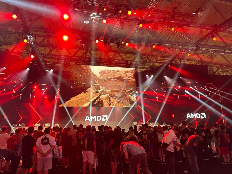 Was für ein Auftritt - am Freitag wurde die Halle 8 nur AMD geöffnet. (Bild: Vogel IT-Medien GmbH)
