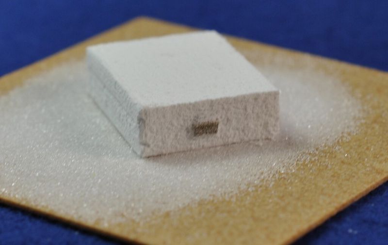 Low Temperatur Co-Fired Ceramics (LTCC) lassen sich nun serienfertig mit dem 3D-Multi-Material-Drucker herstellen. (Bild: WZR)