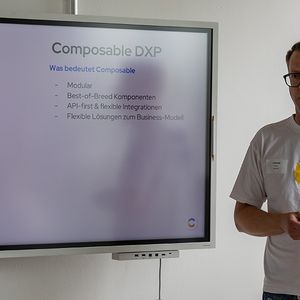 Keine Frontalbeschallung: Die Veranstaltungen verbinden kompakte Fachimpulse mit Diskussionen und dem direkten Austausch unter den Teilnehmenden.(Bild:  kernpunkt Digital GmbH)