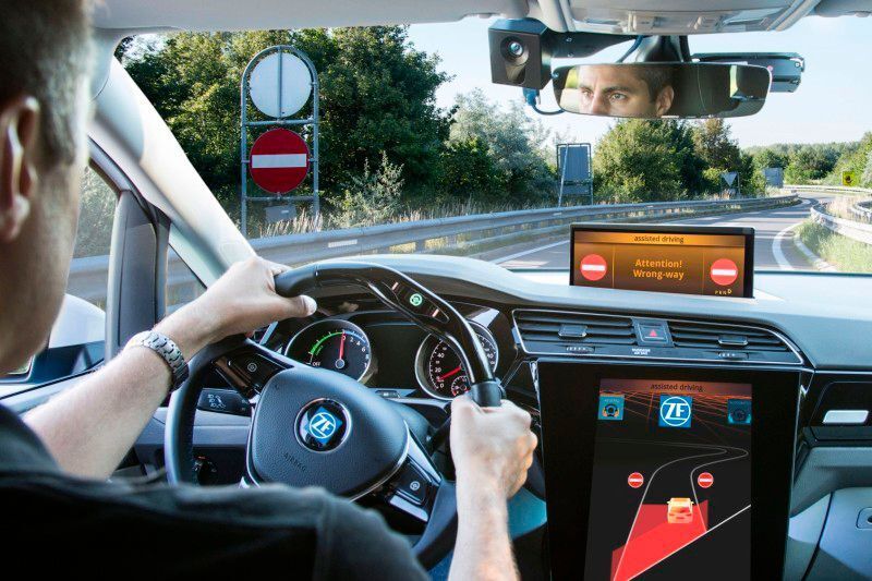 Vision Zero Vehicle von ZF: Mit „Wrong-way Inhibit“ schafft ZF das Potenzial, Geisterfahrten aktiv zu verhindern.  (ZF Friedrichshafen AG)