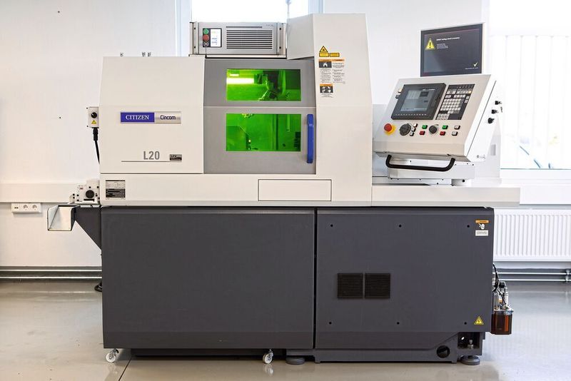 Laser- und Drehtechnologie auf einer Maschine? Die Cincom L20 ist ein Hybrid, sie verbindet die Vorzüge beider Kompetenzen und on top gibt es auf Wunsch die patentierte LFV-Technologie. (Citizen Machinery Europe)