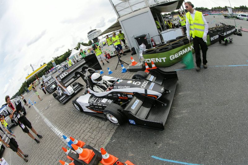 115 Studenten-Team kämpften am 29. Juli bis 3. August um den Sieg bei dem Formula Student Germany Wettbewerb 2014 am Hockenheimring (Formula Student Germany/Hirvoven)