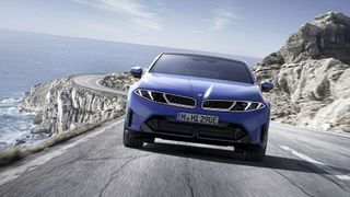 Die Limousine i3 ist das jüngste und zweite Modell der Neuen Klasse von BMW. Bis 2027 sollen von ihr mehr als 40 neue und überarbeitete Modelle auf den Markt kommen. (Bild: Contains AI-based content)