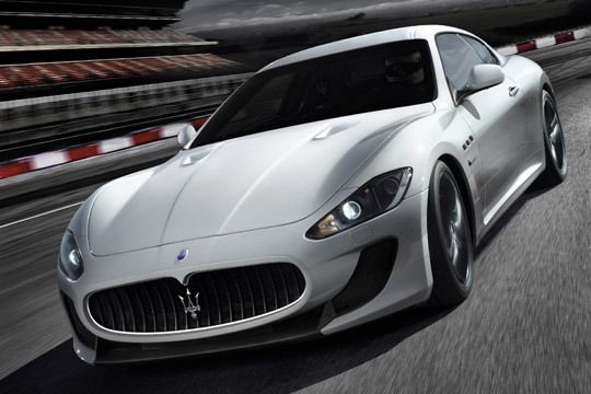 Maserati hat mit dem Gran Turismo MC Stradale einen straßentauglichen Rennwagen mit beeindruckenden Fahrleistungen vorgestellt. (Maserati)