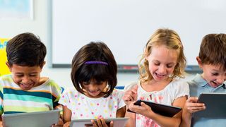 Mit Relution for Education von Mway lassen sich Mobilgeräte in Schulen verwalten. (WavebreakmediaMicro - stock.adobe.com)