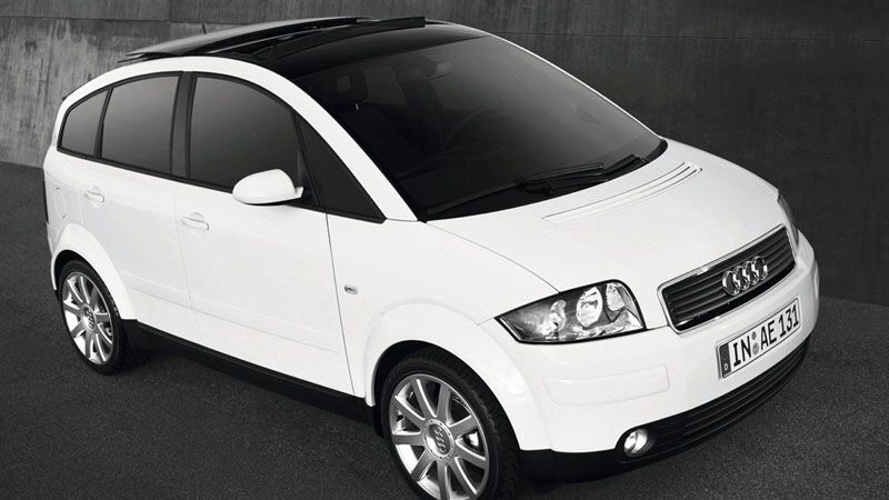 Dieses Schicksal teilte der BMW i3 mit anderen Pionieren, wie dem optisch gar nicht mal so unähnlichen Audi A2. Mit seiner Alu-Karosserie war der Kleinwagen letztlich zu teuer, sodass seine Produktion nach fünf Jahren auslief. (Bild: Audi)