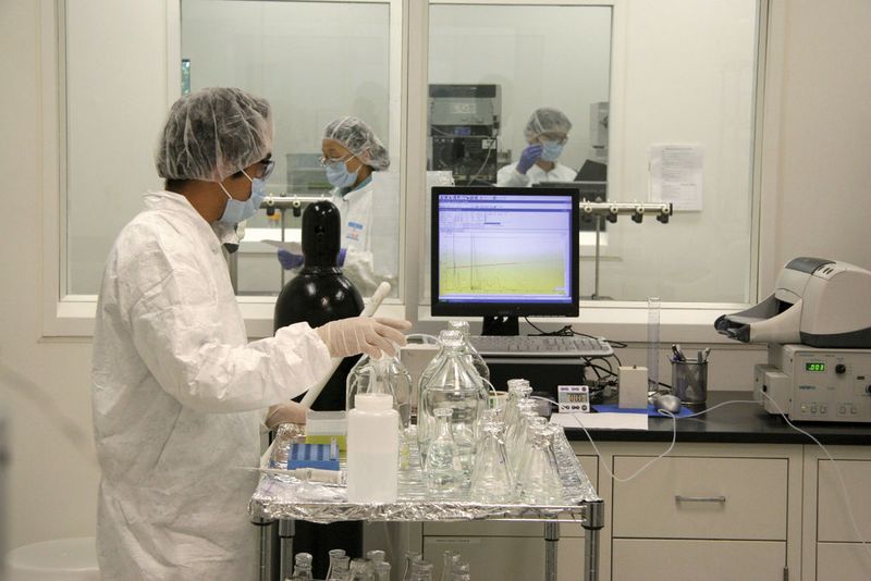 2	 In den Laboren von American Peptide entstehen auch pegylierte Peptide mit u.a. deutlich verlängerten Halbwertszeiten. (Archiv: Vogel Business Media)