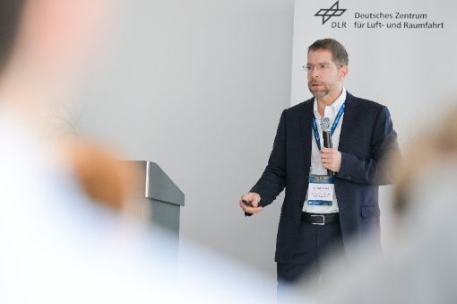 In his presentation, Dr. Felix Heusler emphasized the role of small and medium-sized  industrial companies. (Source: DLR)