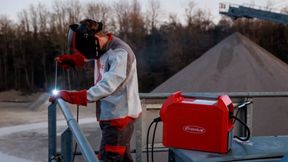 Die neue Ignis 250 von Fronius Welding, die mit 250 Ampere arbeitet, ermöglicht laut Hersteller jederzeit und überall das flexible Lichtbogenschweißen von Hand – auch in höheren Leistungsbereichen und wenn es sich ums Schweißen in widrigen Umgebungen handelt ... (Bild: Fronius)