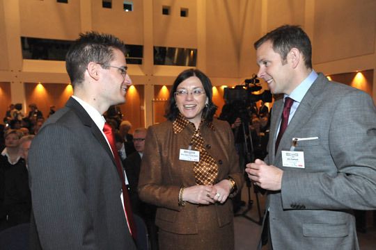 Die Antwort beschäftigte wohl auch Autoschmitt-Verkaufsleiter Matthias Rost. Aber auch er erntete von Jury-Mitglied Prof. Anita Friedel-Beitz und Jörn Everhard von der Santander Consumer Bank nur ein freundliches Lächeln. (Archiv: Vogel Business Media)