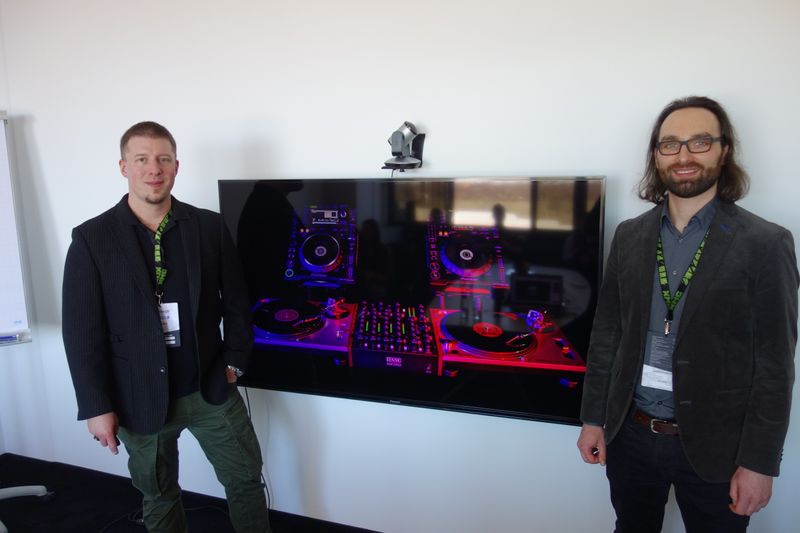 (l.) Ray Kawalec und Daniel Wagner, Schenker Technologies, haben das richtige System für jeden DJ. (Bild: IT-BUSINESS)