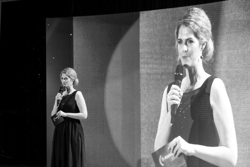 Moderatorin Margit Lieverz. übernimmt das Ruder. (artful rooms / Vogel IT-Medien GmbH)