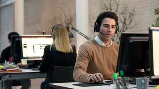 Die neue Headsets-Linie Adapt 200 von Epos ist für hybrides Arbeiten optimiert. (Epos)